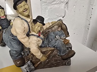 Lot 119 - laurel & hardy beeldjes en fotokaders - afbeelding 3 van  4