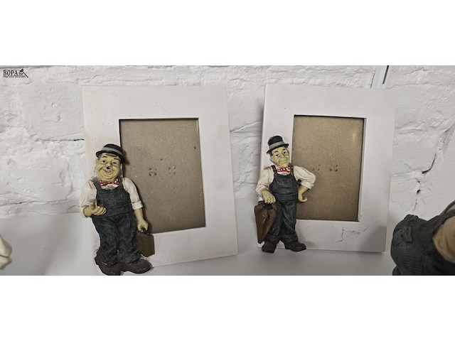 Lot 119 - laurel & hardy beeldjes en fotokaders - afbeelding 4 van  4