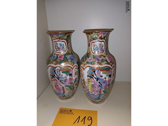 Lot 119 - oosterse vazen. 2 stuks - afbeelding 5 van  5