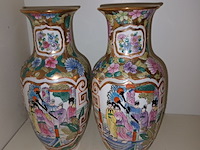 Lot 119 - oosterse vazen. 2 stuks - afbeelding 5 van  5