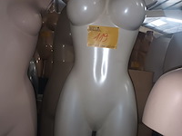 Lot 119 - paspop torso vrouw - afbeelding 3 van  3