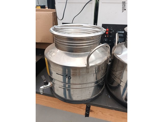 Lot 119 - rvs transportvat met kraan. 2 stuks - afbeelding 4 van  4