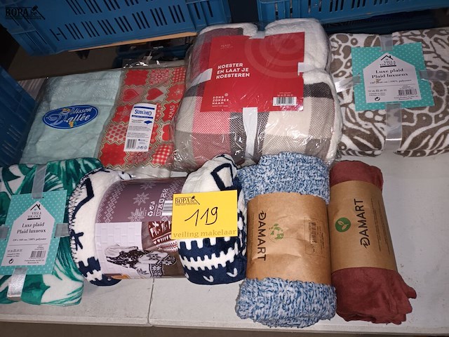 Lot 119 - tafelkleden en plaids. 8 stuks - afbeelding 1 van  4