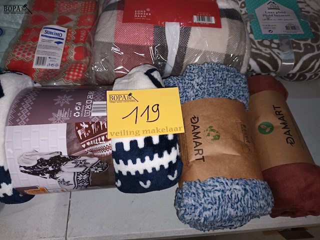 Lot 119 - tafelkleden en plaids. 8 stuks - afbeelding 3 van  4