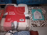 Lot 119 - tafelkleden en plaids. 8 stuks - afbeelding 4 van  4