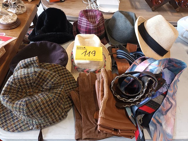 Lot 119 - vintage accessoires. 18 stuks - afbeelding 1 van  2