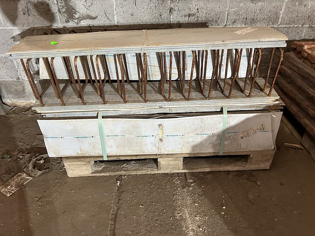 Lot 11 - afbeelding 2 van  2