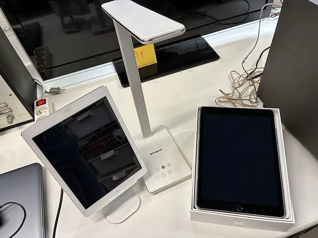 Lot 12 - apple ipad - 2 stuks - afbeelding 1 van  8