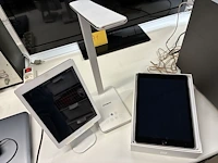 Lot 12 - apple ipad - 2 stuks - afbeelding 1 van  8