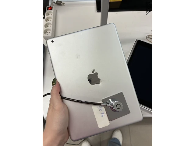Lot 12 - apple ipad - 2 stuks - afbeelding 3 van  8