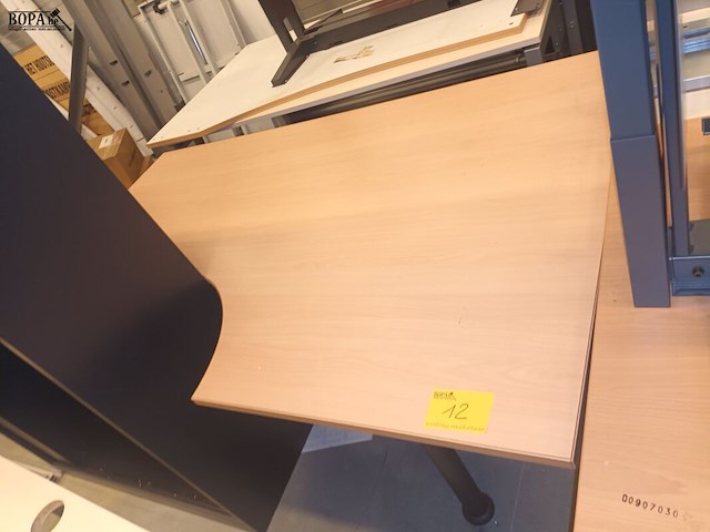 Lot 12 - bureautafel met uitsparing - afbeelding 1 van  3