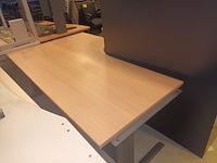 Lot 12 - bureautafel met uitsparing - afbeelding 2 van  3