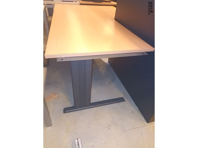 Lot 12 - bureautafel met uitsparing - afbeelding 3 van  3