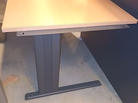 Lot 12 - bureautafel met uitsparing - afbeelding 3 van  3