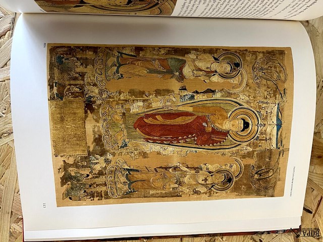 Lot 12 - caves of the thousand buddhas chinese art from the silk rou - afbeelding 3 van  6