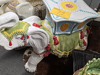 Lot 12 - decoratieve olifant