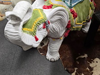 Lot 12 - decoratieve olifant - afbeelding 2 van  4