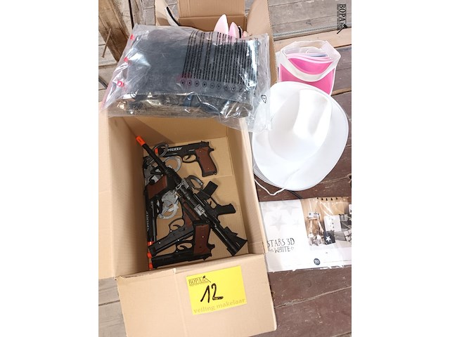 Lot 12 - diverse verkleed thema’s - afbeelding 1 van  7