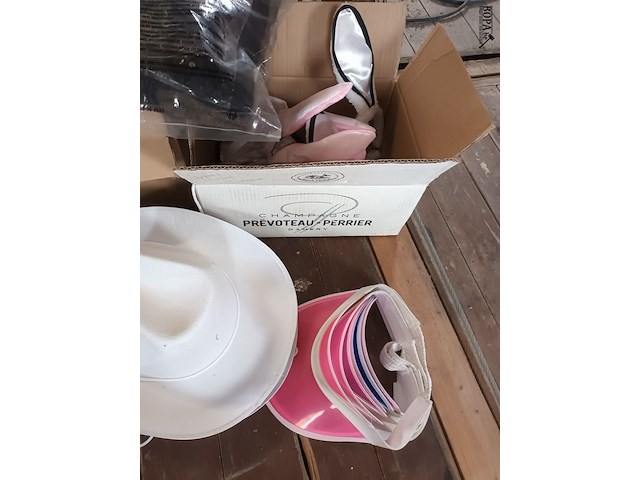 Lot 12 - diverse verkleed thema’s - afbeelding 3 van  7