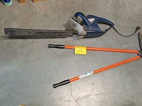 Lot 12 - electrische heggenschaar blauw powerplus en handschaar grasb