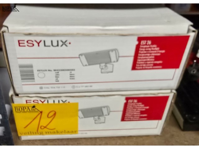 Lot 12 - energie zuinige schijnwerpers nieuw 2 stuks - afbeelding 1 van  4