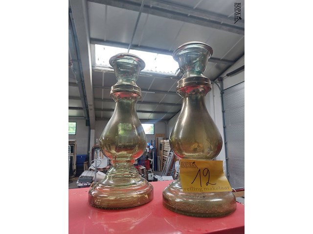 Lot 12 - glazen vazen, 2 stuks - afbeelding 1 van  1