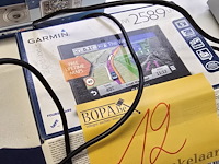 Lot 12 - gps gamin + tomtom + auto lader - afbeelding 2 van  4