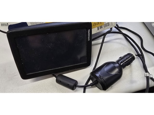 Lot 12 - gps gamin + tomtom + auto lader - afbeelding 4 van  4