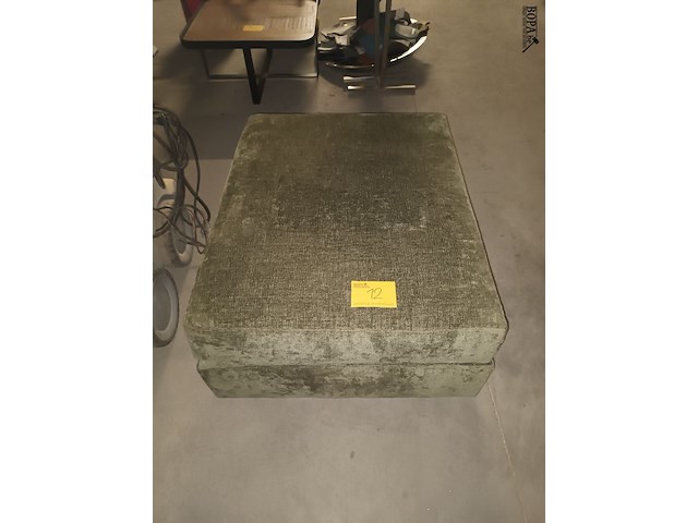 Lot 12 - grote poef - afbeelding 1 van  3