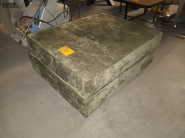 Lot 12 - grote poef - afbeelding 2 van  3