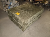 Lot 12 - grote poef - afbeelding 2 van  3