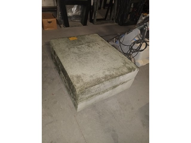 Lot 12 - grote poef - afbeelding 3 van  3