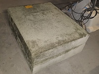 Lot 12 - grote poef - afbeelding 3 van  3