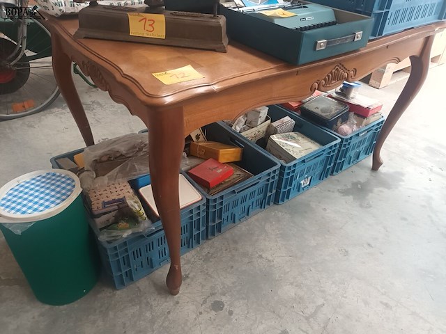 Lot 12 - houten eetkamertafel - afbeelding 1 van  3