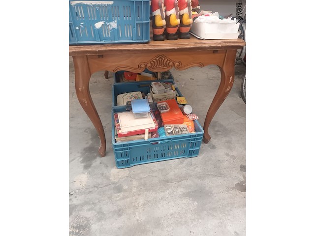 Lot 12 - houten eetkamertafel - afbeelding 2 van  3