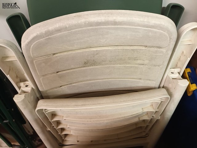 Lot 12 - inklapbare pvc tuinstoel. 3 stuks - afbeelding 3 van  4