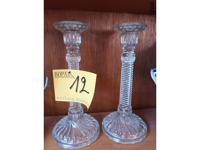 Lot 12 - kandelaars in glas. 2 stuks - afbeelding 1 van  3