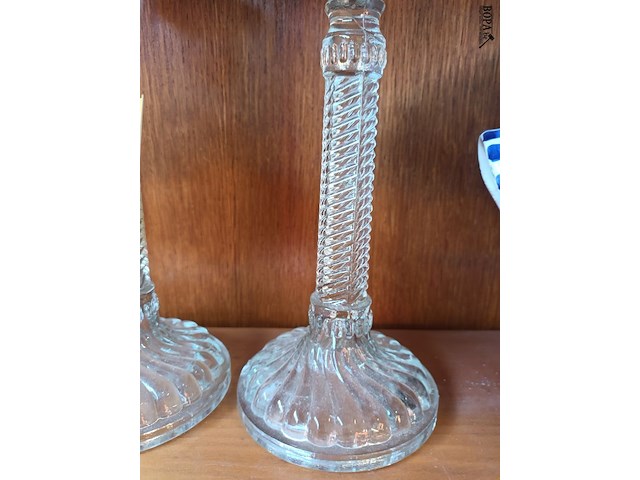 Lot 12 - kandelaars in glas. 2 stuks - afbeelding 2 van  3