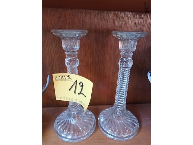 Lot 12 - kandelaars in glas. 2 stuks - afbeelding 3 van  3