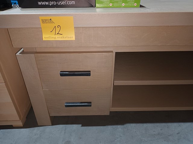 Lot 12 - lage kast - afbeelding 2 van  3