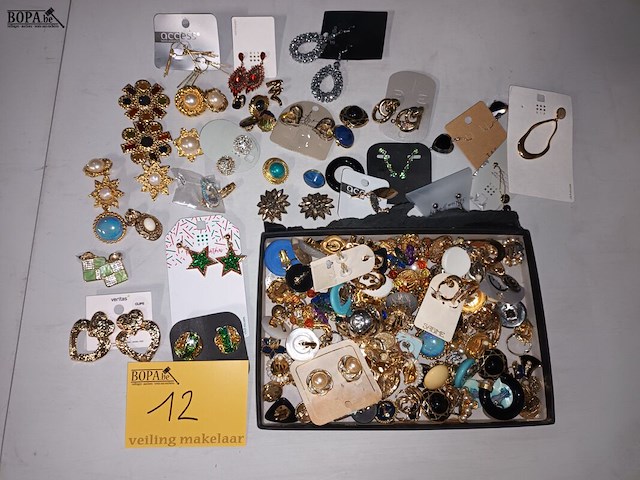 Lot 12 - lot oorbellen - afbeelding 1 van  6