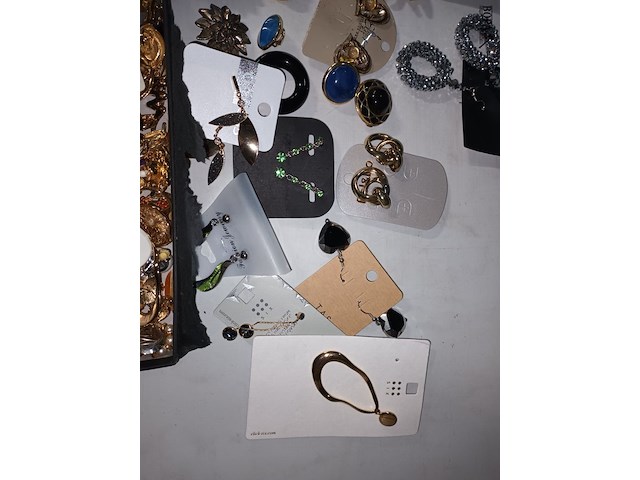 Lot 12 - lot oorbellen - afbeelding 5 van  6