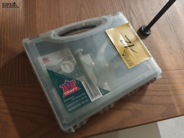 Lot 12 - manuele nietmachine - afbeelding 3 van  3