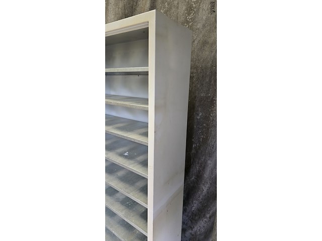 Lot 12 - metalen kast - afbeelding 2 van  3