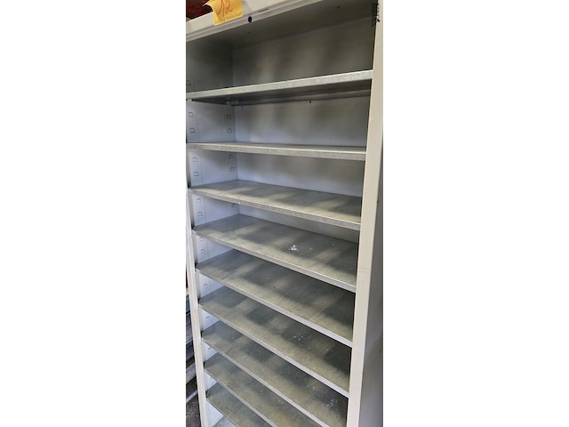 Lot 12 - metalen kast - afbeelding 3 van  3