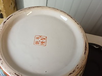Lot 12 - oosterse vaas op voet - afbeelding 4 van  4
