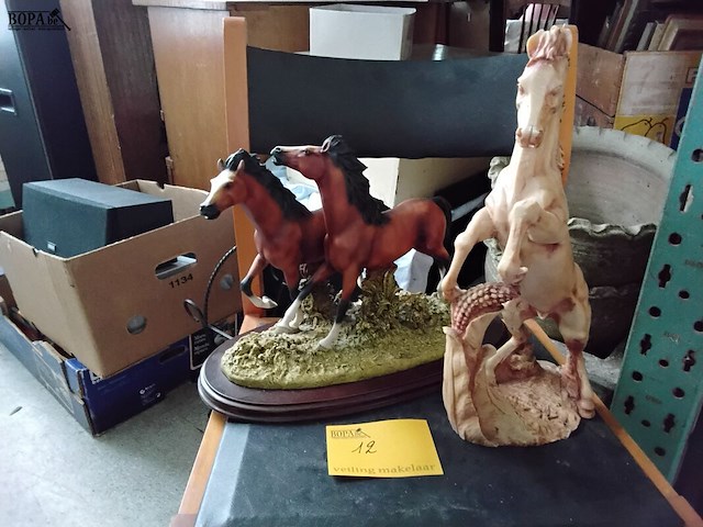Lot 12 - paardensculpturen - afbeelding 1 van  1