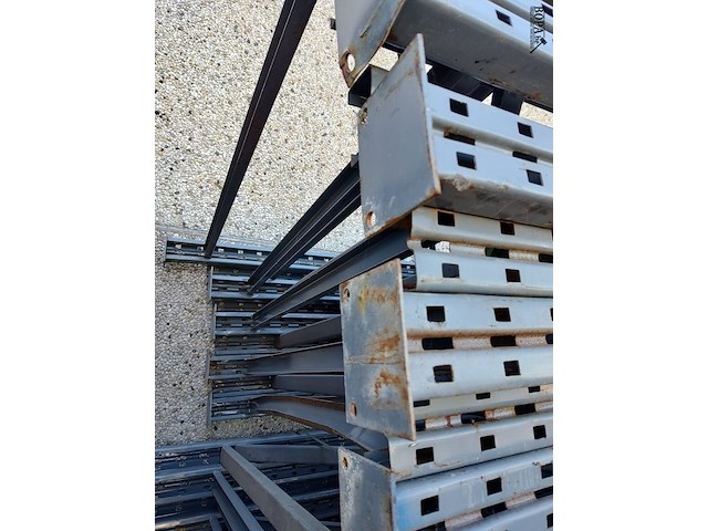 Lot 12 - palletstelling met 9 staanders - afbeelding 2 van  4
