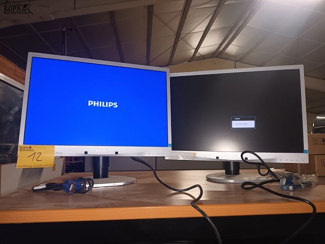 Lot 12 - philips computerscherm. 2 stuks - afbeelding 1 van  4