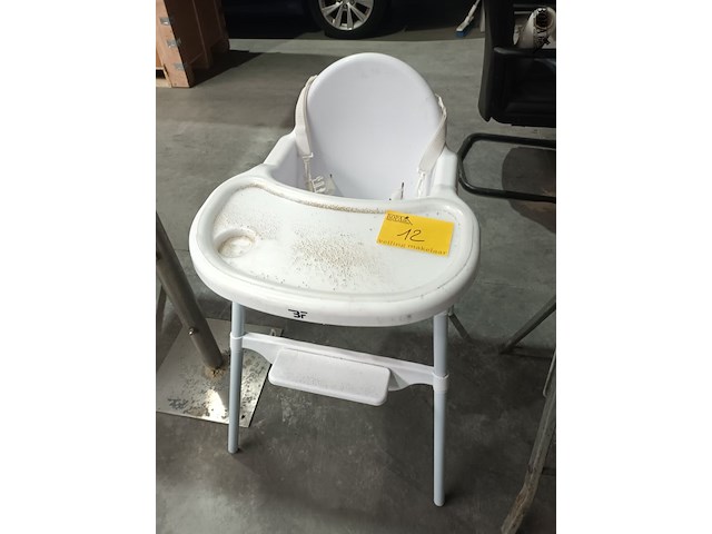 Lot 12 - pvc kinderstoel - afbeelding 1 van  3